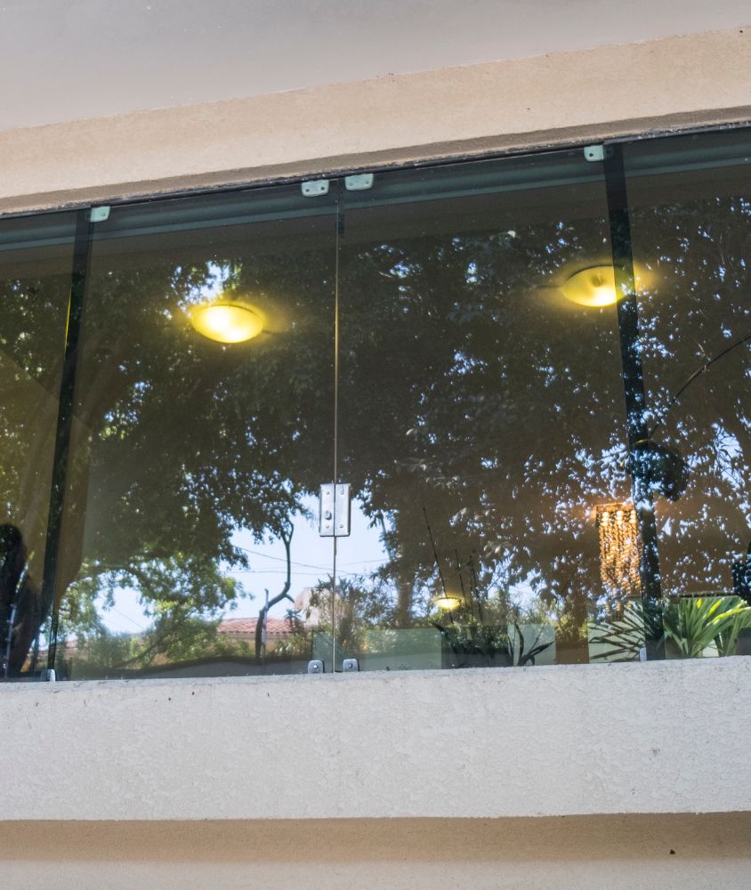 janela de vidro em Jundiaí